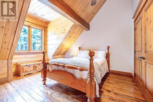 9209 Sideroad 27, Erin, ON - Indoor Photo Showing Bedroom