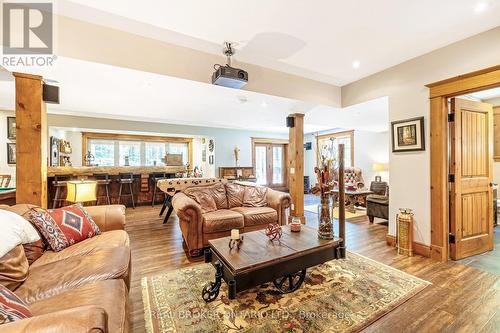 9209 Sideroad 27, Erin, ON - Indoor Photo Showing Living Room