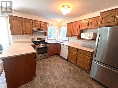 972 Dogwood Drive, South Slocan, BC - Indoor Photo Showing Kitchen With Double Sink