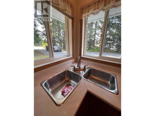 972 Dogwood Drive, South Slocan, BC - Indoor Photo Showing Kitchen With Double Sink