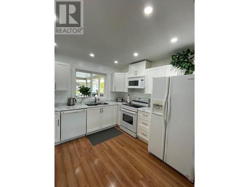 4303 27 Avenue Unit# 28, Vernon, BC - Indoor Photo Showing Kitchen With Double Sink