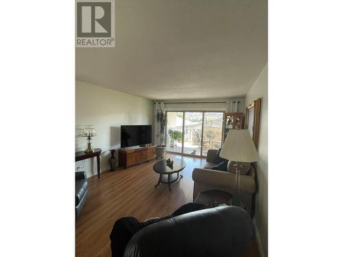 4303 27 Avenue Unit# 28, Vernon, BC - Indoor Photo Showing Living Room