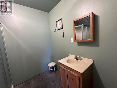 6 Landry Road, Dawson Creek, BC - Indoor Photo Showing Bathroom