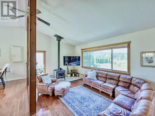 1198 Green Lake Road, Oliver, BC - Indoor Photo Showing Living Room