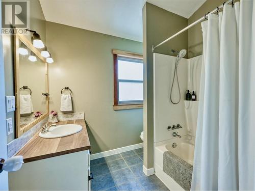 1198 Green Lake Road, Oliver, BC - Indoor Photo Showing Bathroom