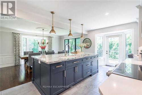 360 North Shore Boulevard E, Burlington (Lasalle), ON - Indoor Photo Showing Kitchen With Upgraded Kitchen