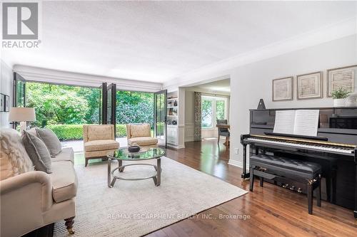 360 North Shore Boulevard E, Burlington (Lasalle), ON - Indoor Photo Showing Living Room