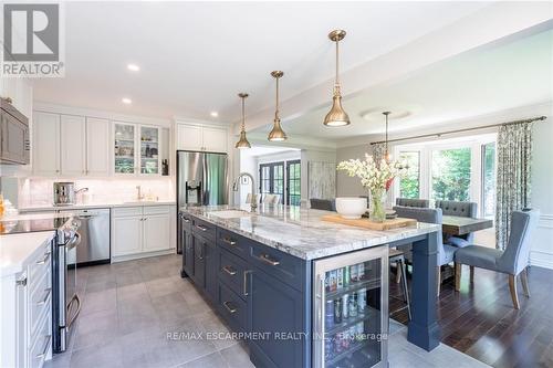 360 North Shore Boulevard E, Burlington (Lasalle), ON - Indoor Photo Showing Kitchen With Upgraded Kitchen