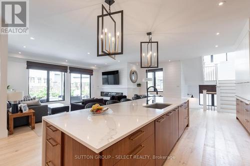 3471 Grand Oak Cross, London, ON - Indoor Photo Showing Kitchen With Upgraded Kitchen