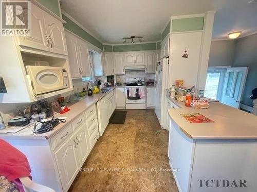 974263 Highway 567, Timiskaming Remote Area, ON - Indoor Photo Showing Kitchen