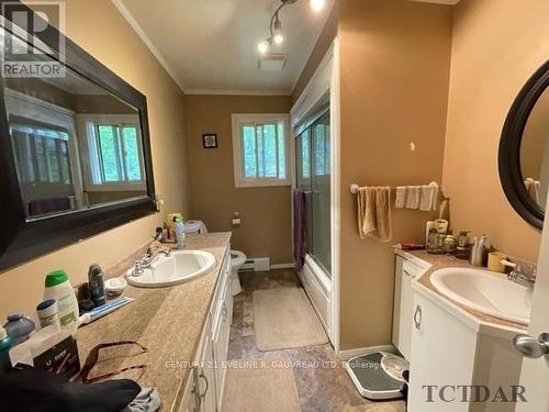 974263 Highway 567, Timiskaming Remote Area, ON - Indoor Photo Showing Bathroom