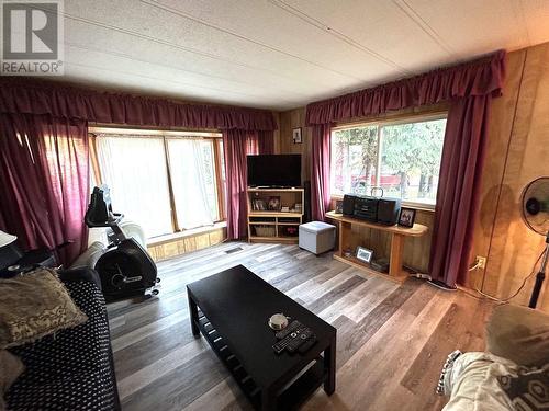 1877 Dubois Drive, Prince George, BC - Indoor Photo Showing Living Room