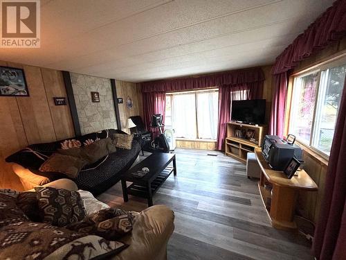 1877 Dubois Drive, Prince George, BC - Indoor Photo Showing Living Room