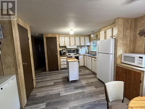 1877 Dubois Drive, Prince George, BC - Indoor Photo Showing Kitchen With Double Sink