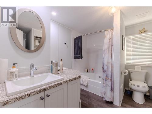 7310 Dawson Road, Prince George, BC - Indoor Photo Showing Bathroom