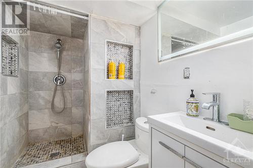 28 Roundhay Drive, Ottawa, ON - Indoor Photo Showing Bathroom