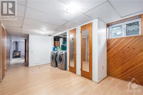 28 Roundhay Drive, Ottawa, ON - Indoor Photo Showing Laundry Room