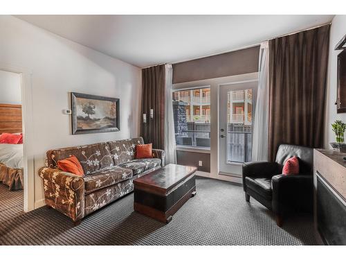 105 - 400 Stemwinder Drive, Kimberley, BC - Indoor Photo Showing Living Room