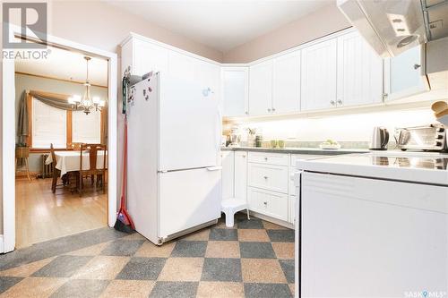 1140 Garnet Street, Regina, SK - Indoor Photo Showing Kitchen