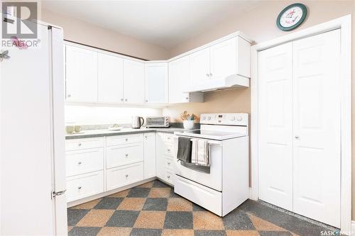 1140 Garnet Street, Regina, SK - Indoor Photo Showing Kitchen