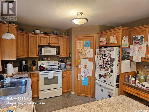 6 Mercier Place, Dundurn, SK - Indoor Photo Showing Kitchen