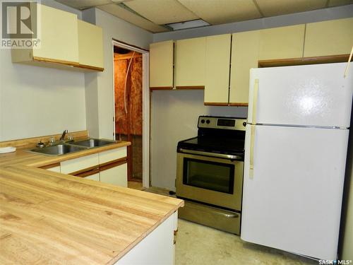 873 4Th Avenue Ne, Moose Jaw, SK - Indoor Photo Showing Kitchen With Double Sink