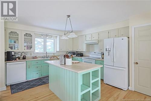 7054 Route 102, Dumfries, NB - Indoor Photo Showing Kitchen