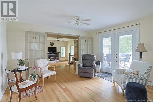 7054 Route 102, Dumfries, NB - Indoor Photo Showing Living Room