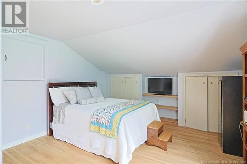 7054 Route 102, Dumfries, NB - Indoor Photo Showing Bedroom