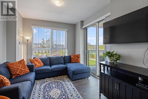 229 - 11611 Yonge Street E, Richmond Hill (Jefferson), ON - Indoor Photo Showing Living Room