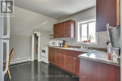 793 Nelson Street, London, ON - Indoor Photo Showing Kitchen With Double Sink