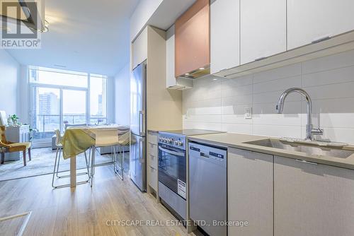 304 - 10 Gibbs Road, Toronto, ON - Indoor Photo Showing Kitchen