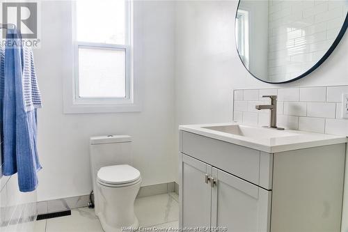 742 Janette Unit# #2-Upper, Windsor, ON - Indoor Photo Showing Bathroom