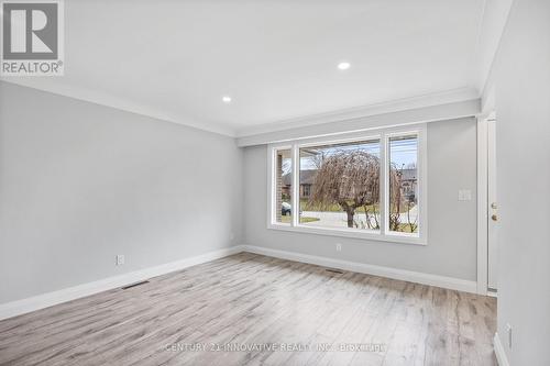 890 Wallace Avenue, Windsor, ON - Indoor Photo Showing Other Room