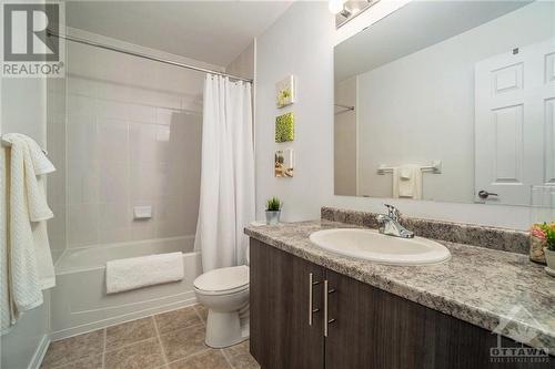 194 Camden Private, Ottawa, ON - Indoor Photo Showing Bathroom