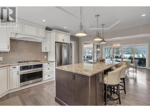 4511 Crawford Road, Lake Country, BC - Indoor Photo Showing Kitchen With Upgraded Kitchen