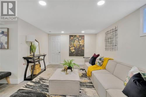 2374 Alexis, Windsor, ON - Indoor Photo Showing Living Room