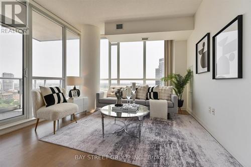 2202 - 70 Forest Manor Road, Toronto (Henry Farm), ON - Indoor Photo Showing Living Room