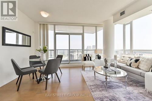 2202 - 70 Forest Manor Road, Toronto (Henry Farm), ON - Indoor Photo Showing Living Room