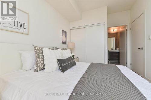 2202 - 70 Forest Manor Road, Toronto (Henry Farm), ON - Indoor Photo Showing Bedroom