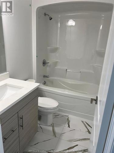 4785 Walker Road Unit# 308, Windsor, ON - Indoor Photo Showing Bathroom