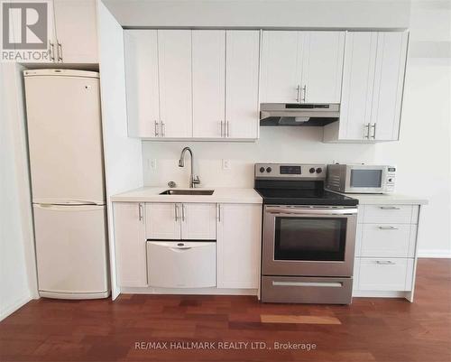 1115 - 111 Elizabeth Street, Toronto, ON - Indoor Photo Showing Kitchen