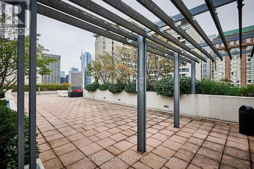 1115 - 111 Elizabeth Street, Toronto, ON - 