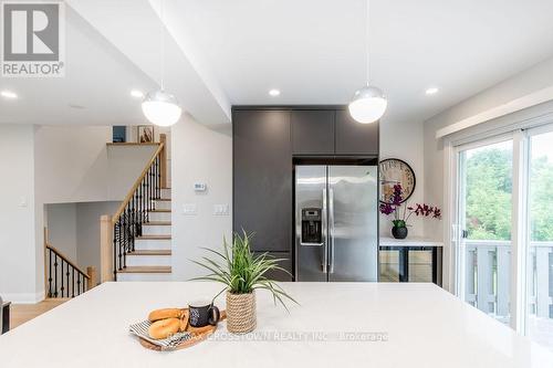 101 Bayview Drive, Barrie (Allandale Heights), ON - Indoor Photo Showing Kitchen With Upgraded Kitchen