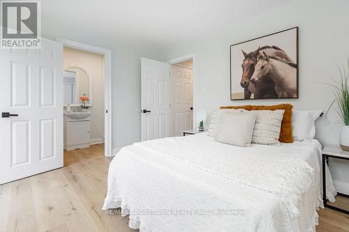 101 Bayview Drive, Barrie (Allandale Heights), ON - Indoor Photo Showing Bedroom