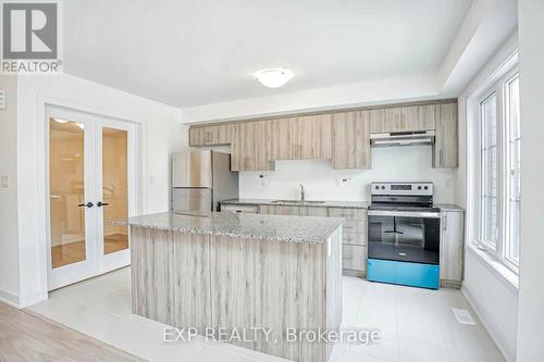 31 Wagon Lane, Barrie (Innis-Shore), ON - Indoor Photo Showing Kitchen