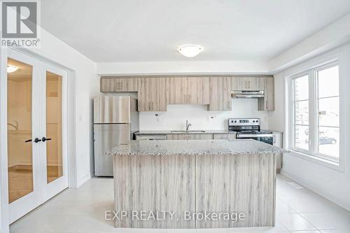 31 Wagon Lane, Barrie (Innis-Shore), ON - Indoor Photo Showing Kitchen