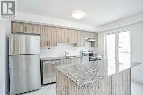 31 Wagon Lane, Barrie (Innis-Shore), ON - Indoor Photo Showing Kitchen