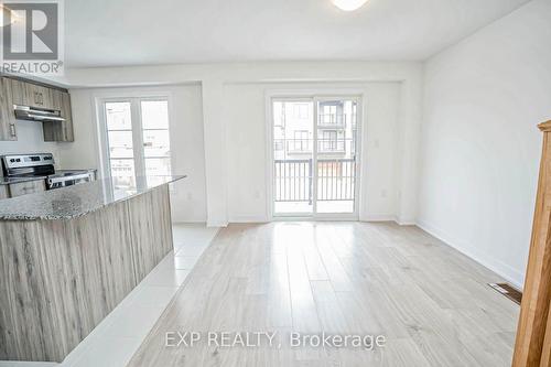 31 Wagon Lane, Barrie (Innis-Shore), ON - Indoor Photo Showing Kitchen