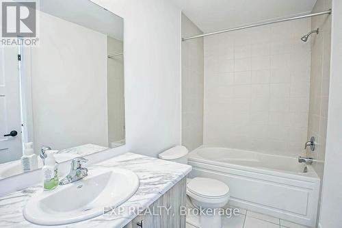 31 Wagon Lane, Barrie (Innis-Shore), ON - Indoor Photo Showing Bathroom